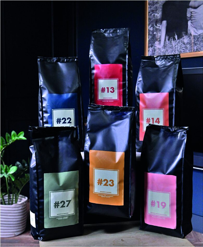 Koffiezakken van Koens Koffie met de nummers #13, #14, #19, #22, #23 en #27